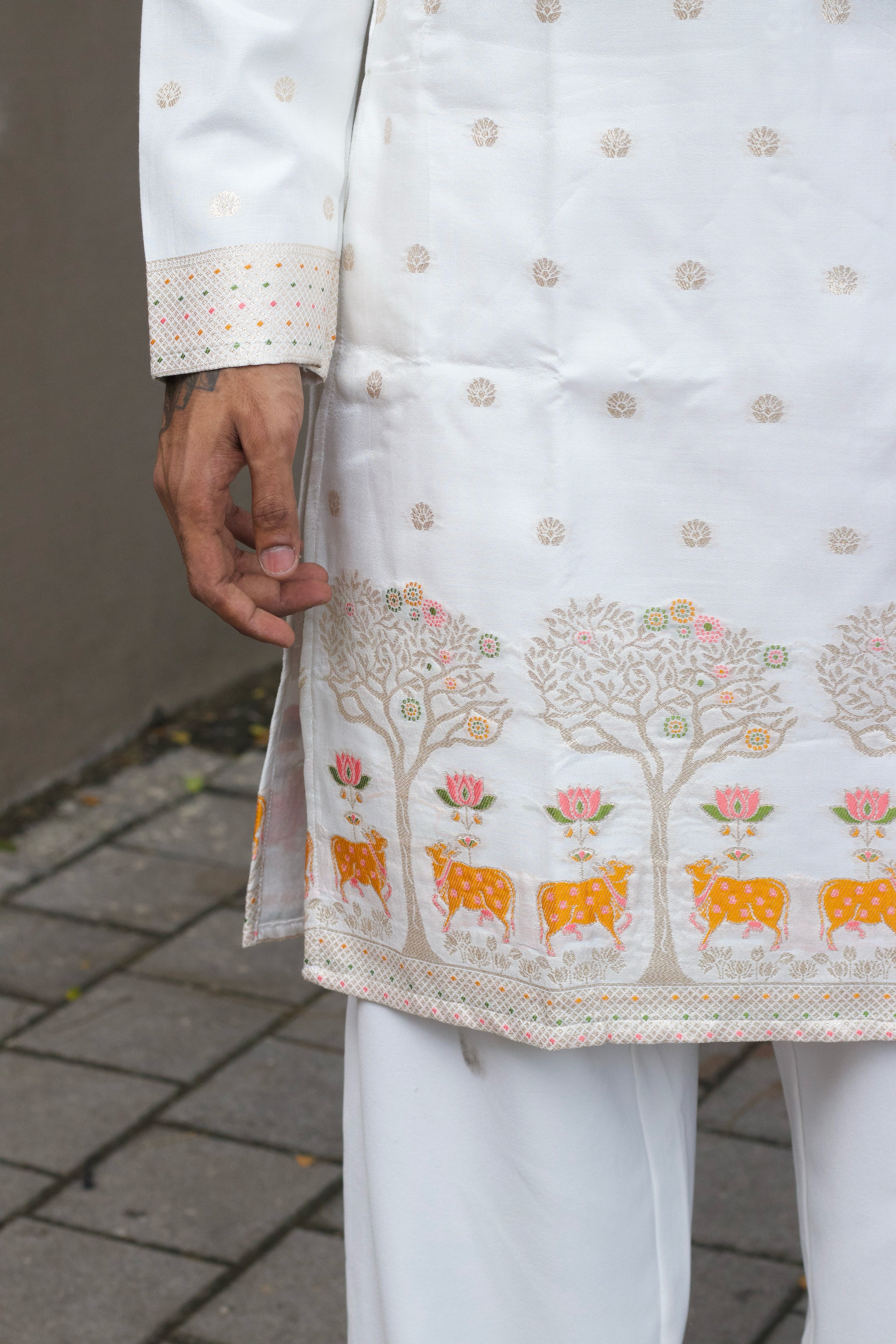 KAMDHENU TRADITIONAL SELECTED JACQUARD DESIGNER KURTA